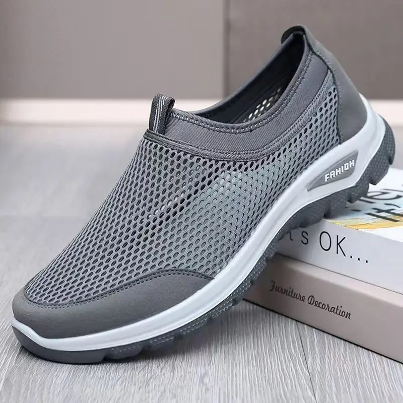 Летние новые мужские кроссовки из сетчатой ткани, удобные, с мягкой подошвой, нескользящие, с круглым носком, дышащие, для мужчин среднего возраста и для прогулок.
Летние новые мужские кроссовки из сетчатой ткани, удобные, с мягкой подошвой, нескользящие, с круглым носком, дышащие, для мужчин среднего возраста и для прогулок.