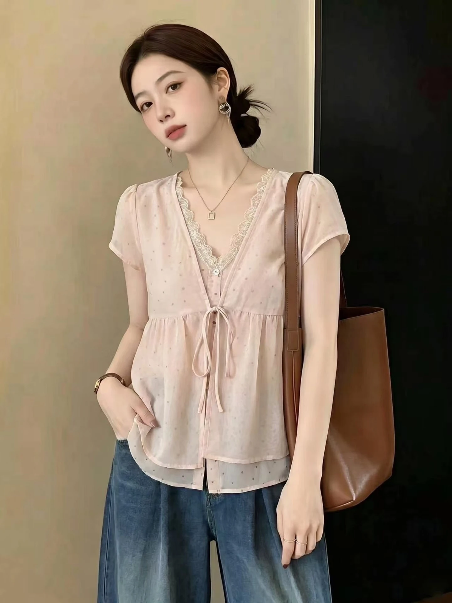 Pink Lace Trim V-Neck Short Sleeve Shirt Women's Summer New plus Size Slimming Fake Two-Piece Top Korean Style Loose Fit
Pink Lace Trim V-Neck Short Sleeve Shirt Women's Summer New plus Size Slimming Fake Two-Piece Top Korean Style Loose Fit