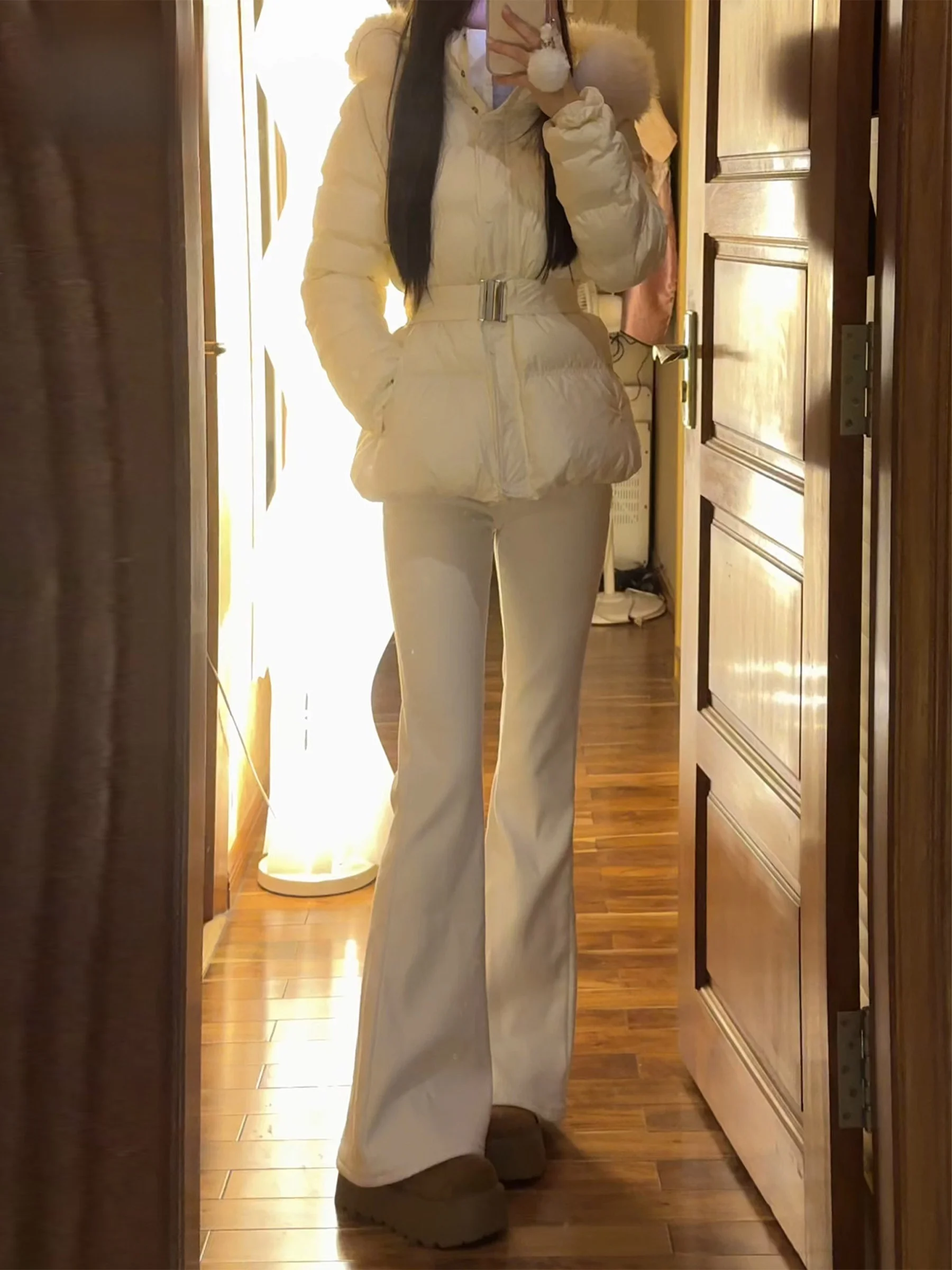 White Loose Slim High Waist Bell Bottom Jeans Women's Elastic Floor Length Slimming Pants American Style Button Pocket Denim
White Loose Slim High Waist Bell Bottom Jeans Women's Elastic Floor Length Slimming Pants American Style Button Pocket Denim