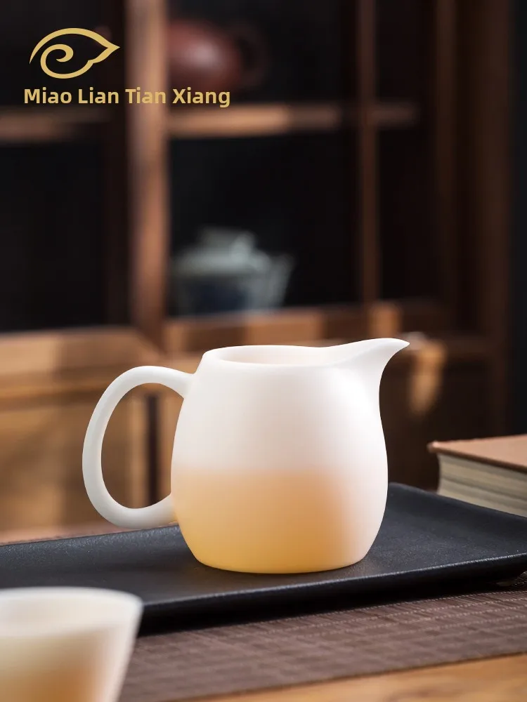 Miaolian Tianxiang Chinese Style Pure White Ice Jade Ceramic Tea Ocean Distributor Fair Cup with Handle Anti-Scalding
Miaolian Tianxiang Chinese Style Pure White Ice Jade Ceramic Tea Ocean Distributor Fair Cup with Handle Anti-Scalding