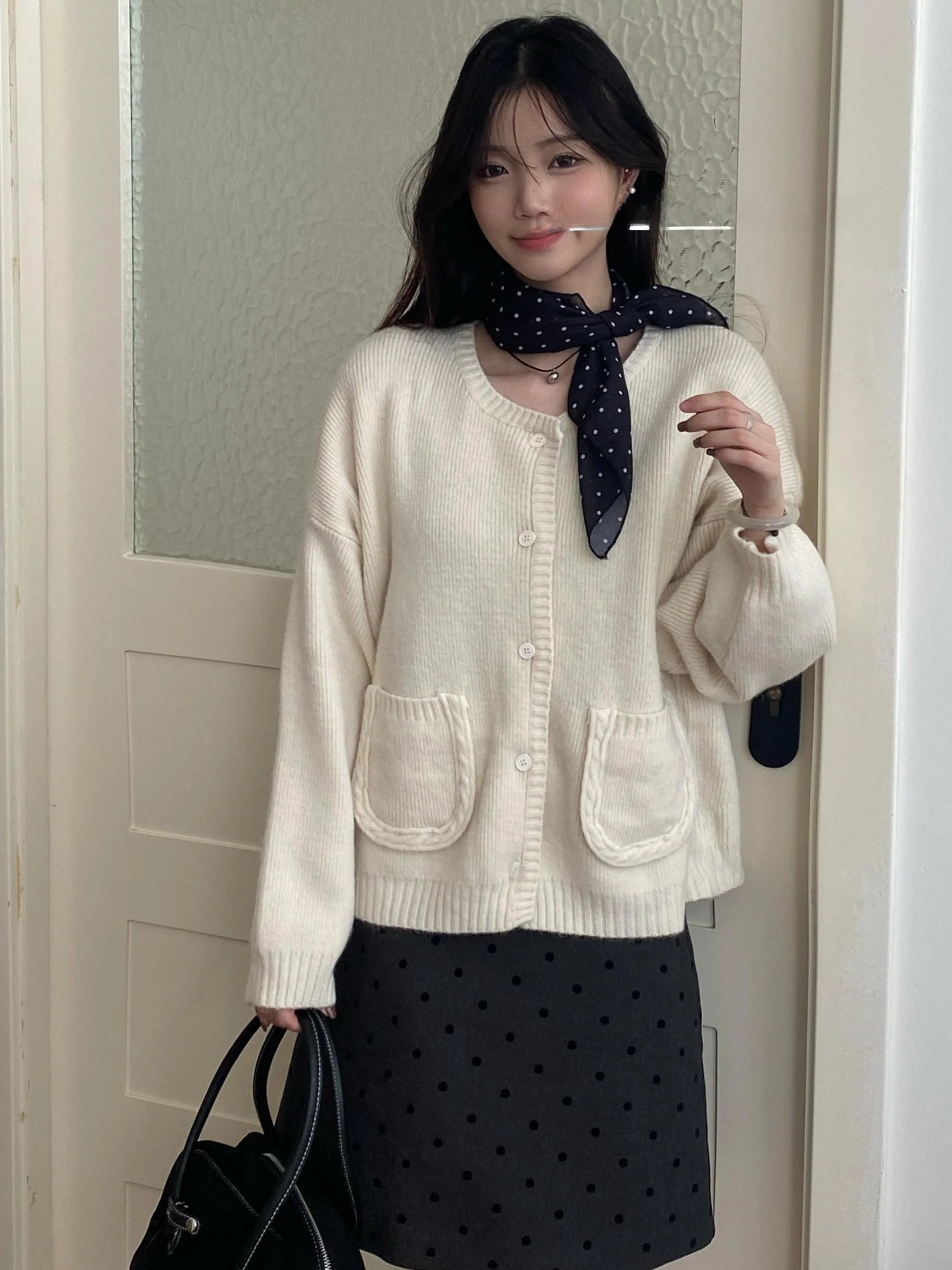 Aimisle Original Knitted Thiened Long Sve round Ne Women's Cardigan Fufu Double ket Open Front Sweater Coat
Aimisle Original Knitted Thiened Long Sve round Ne Women's Cardigan Fufu Double ket Open Front Sweater Coat