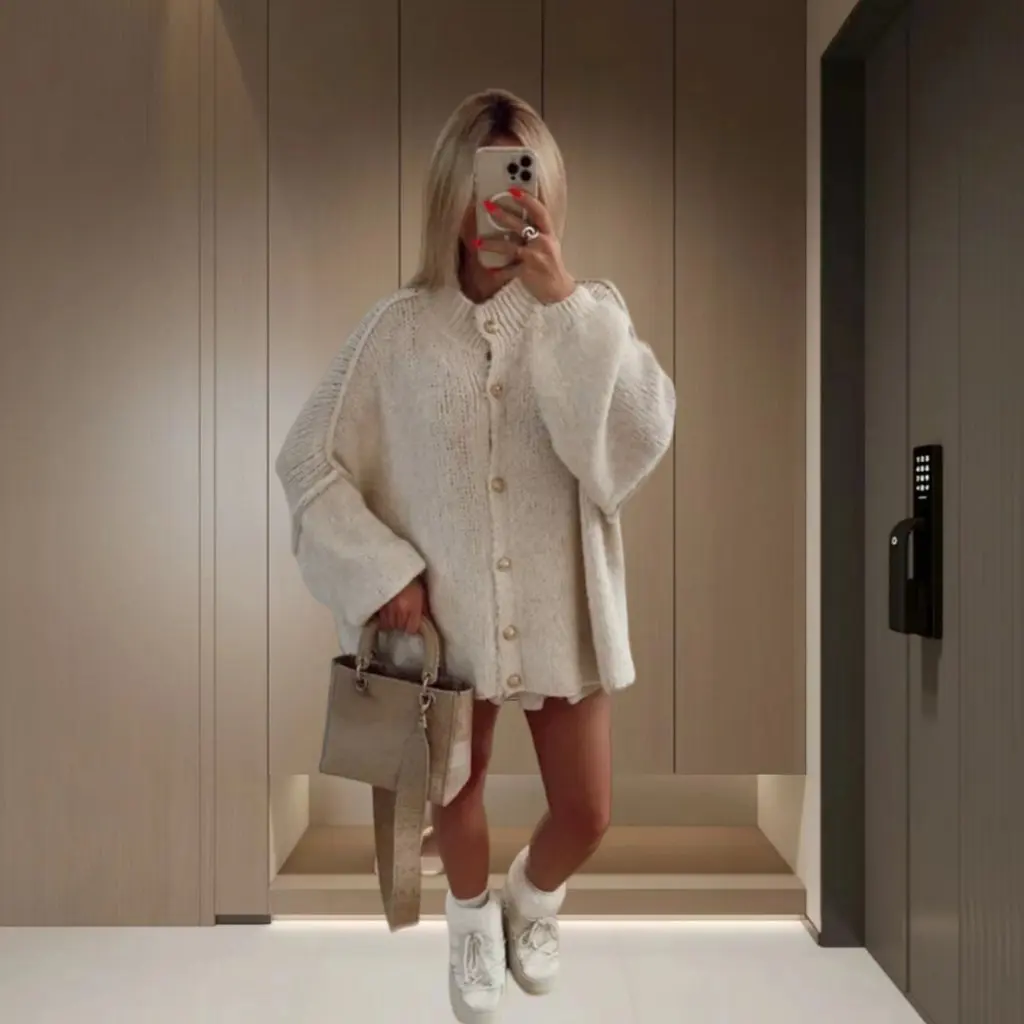 Fashion Solid Color Casual Cardigan Bat Sleeve Sweater Metal Button European American Style Women's Top Sweater 
Fashion Solid Color Casual Cardigan Bat Sleeve Sweater Metal Button European American Style Women's Top Sweater