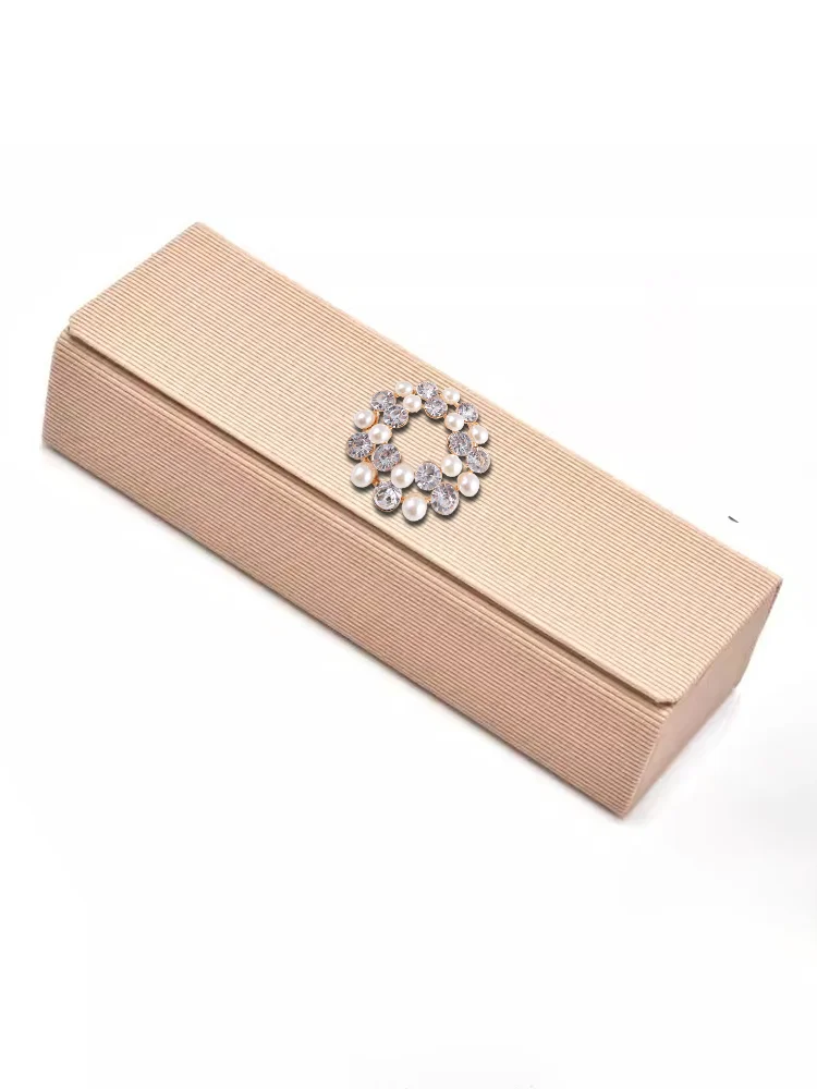 Eyewear Cases Retro Artistic Style for Men Women - Gold-Plated Pearl Brooch Decor
Eyewear Cases Retro Artistic Style for Men Women - Gold-Plated Pearl Brooch Decor