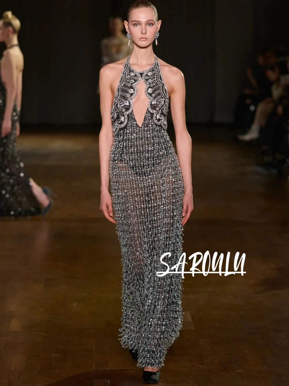 High End See Through Evening Dress Opulent Heavy Rhinestone Fringe Sexy Halter Cut Out Host Gala Banquet Prom Gown Customized
High End See Through Evening Dress Opulent Heavy Rhinestone Fringe Sexy Halter Cut Out Host Gala Banquet Prom Gown Customized