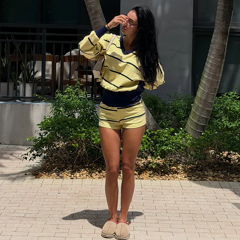 Stripes Print Casual 2 Piece Set Women Trend V Neck Full Sleeve Pullover Sweatshirts Tops + Shorts Loose Casual Streetwear Suits
Stripes Print Casual 2 Piece Set Women Trend V Neck Full Sleeve Pullover Sweatshirts Tops + Shorts Loose Casual Streetwear Suits