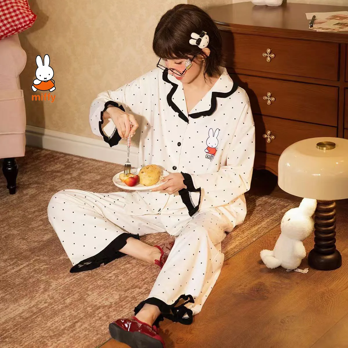 Miffy Kawaii Cartoon Spring and Autumn Home Pajamas Cute Rabbit Anime Pajamas of Long Sleeves and Long Pants Sweet Girl Pajamas 
Miffy Kawaii Cartoon Spring and Autumn Home Pajamas Cute Rabbit Anime Pajamas of Long Sleeves and Long Pants Sweet Girl Pajamas