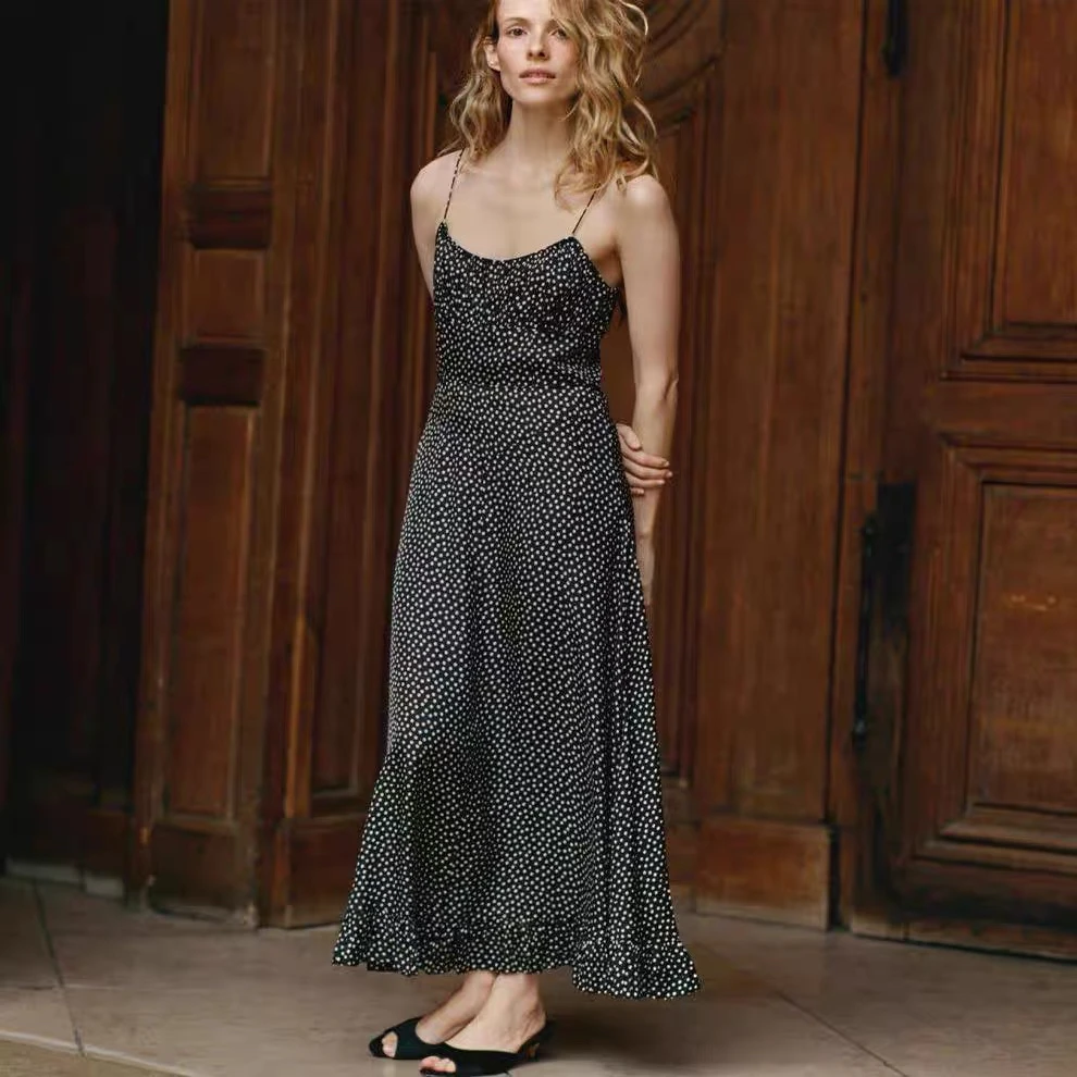 Festive Limited Polka Dot Halter Dress with Lace Hem Elegant High Waist A-Line Skirt Long Sleeve V-Neck Zipper Closure Gown
Festive Limited Polka Dot Halter Dress with Lace Hem Elegant High Waist A-Line Skirt Long Sleeve V-Neck Zipper Closure Gown