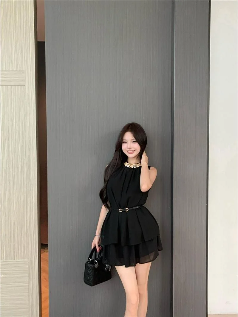 Hot Girl Summer Outfit Diamond Embellished Sleeveless Neck Hanging Waist Cinched Vest Short Skirt Two Piece Set Fashionable
Hot Girl Summer Outfit Diamond Embellished Sleeveless Neck Hanging Waist Cinched Vest Short Skirt Two Piece Set Fashionable