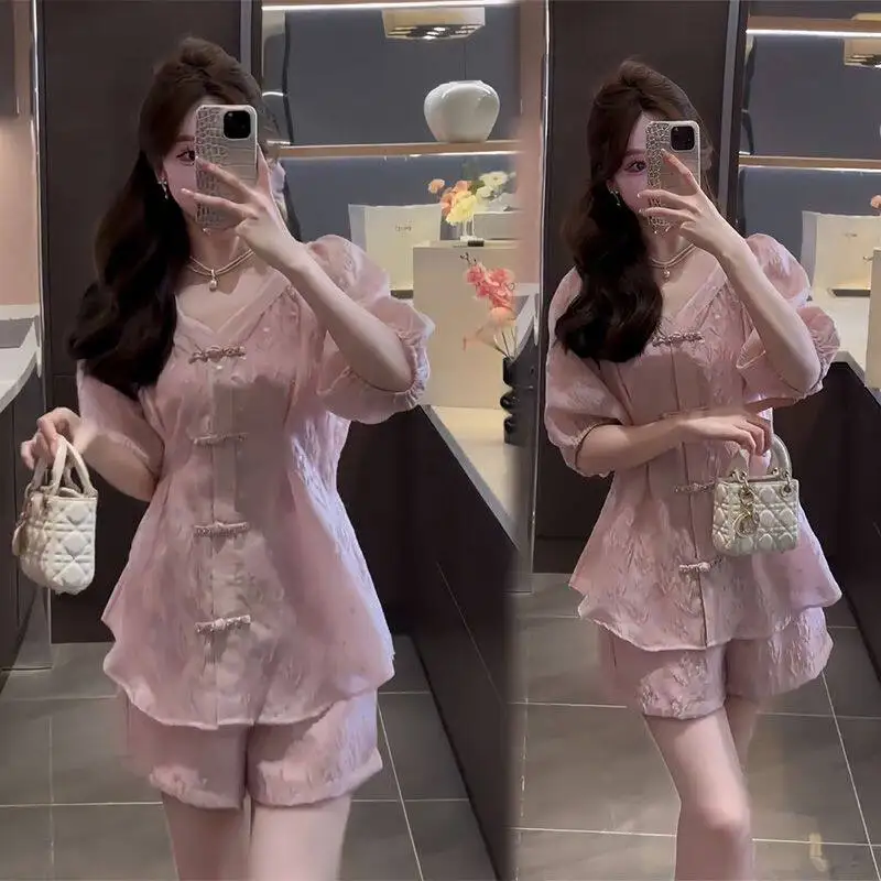 Fashion Suit Women's Summer Waist Cinching Slimming Shirt Top Shorts Fashion Age Reducing Two-piece Set
Fashion Suit Women's Summer Waist Cinching Slimming Shirt Top Shorts Fashion Age Reducing Two-piece Set
