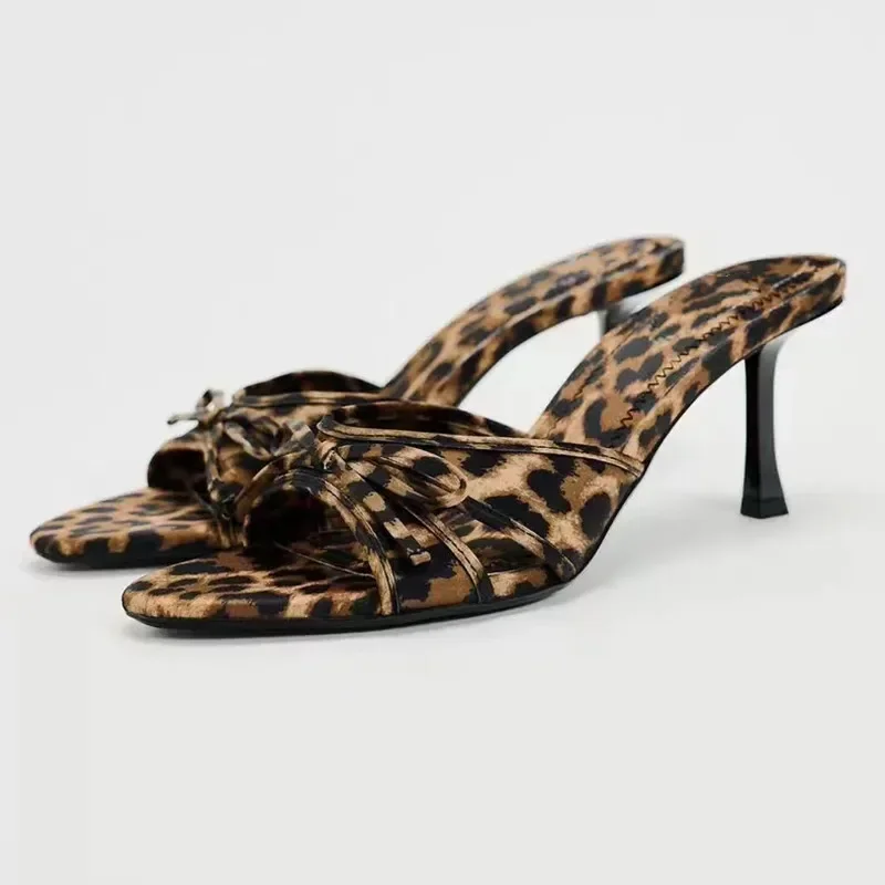 2024 New European and American High Quality Women Shoes Bow Knot Leopard Print High Heel Slippers Women Slippers
2024 New European and American High Quality Women Shoes Bow Knot Leopard Print High Heel Slippers Women Slippers