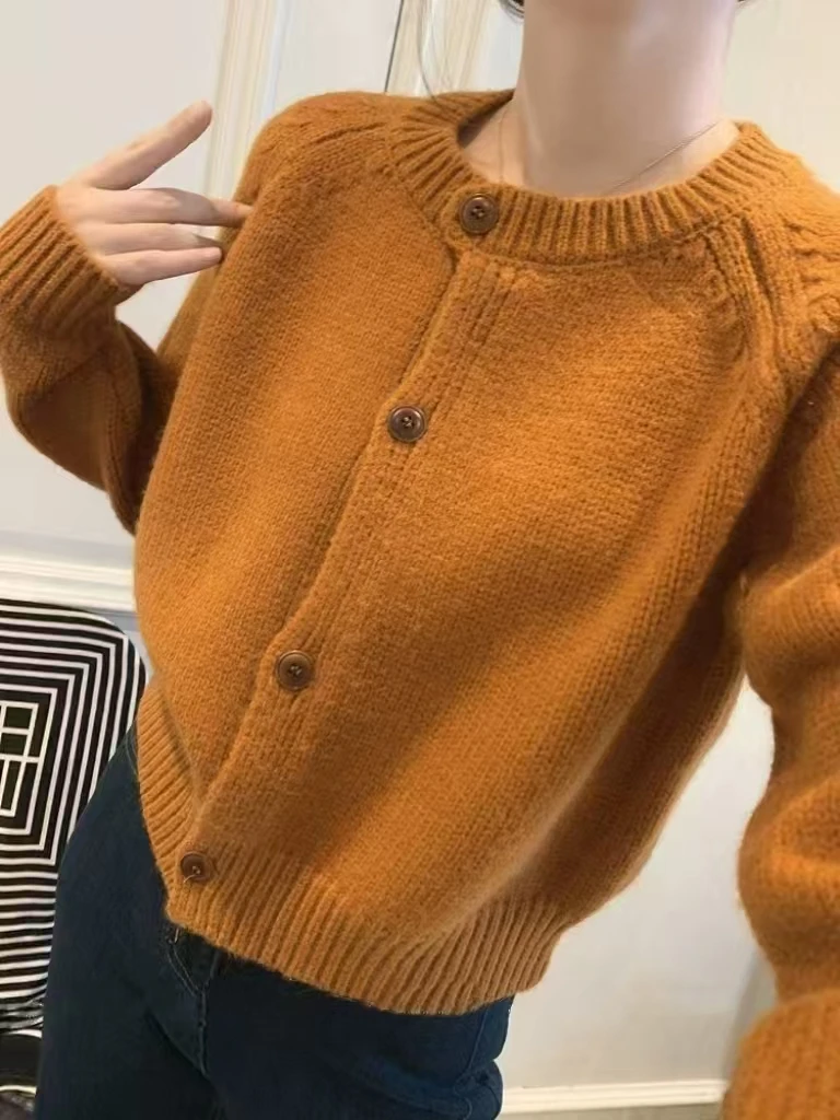 High-end! Stylish Round Neck 100% Pure Cashmere Knit Cardigan for Women Thickened Wool Coat for Autumn and Winter Loose Sweater
High-end! Stylish Round Neck 100% Pure Cashmere Knit Cardigan for Women Thickened Wool Coat for Autumn and Winter Loose Sweater