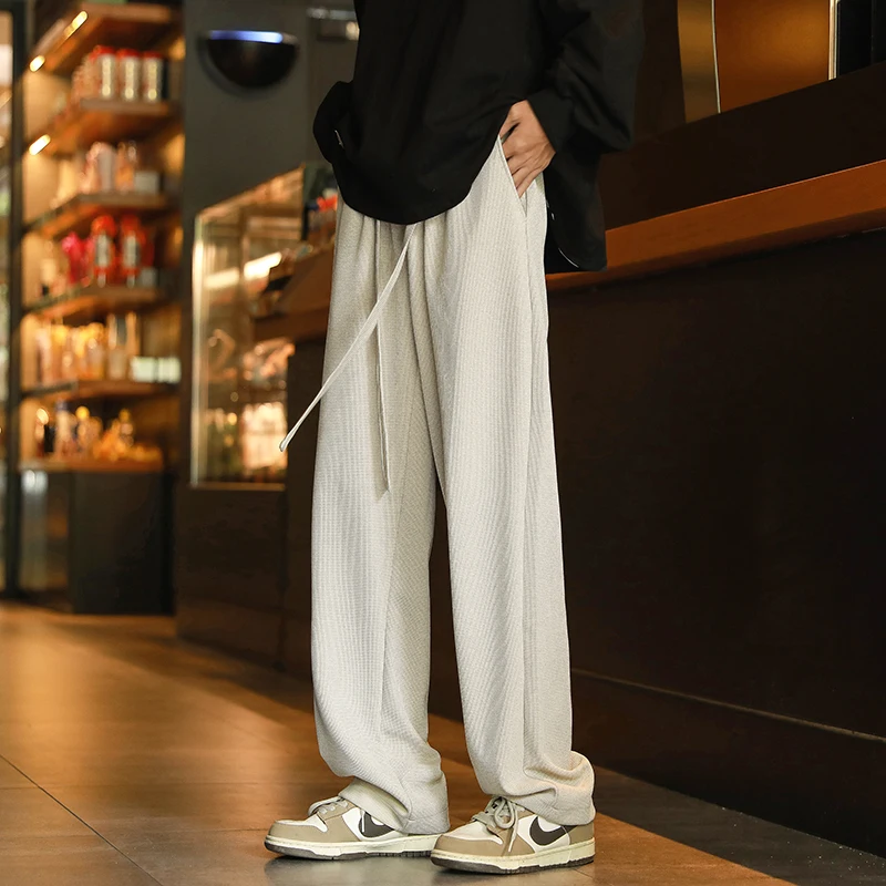 Мужские повседневные свободные брюки с широкими штанинами, прямого кроя, струящиеся, длинные, весна-осень, новые модные спортивные штаны
Мужские повседневные свободные брюки с широкими штанинами, прямого кроя, струящиеся, длинные, весна-осень, новые модные спортивные штаны