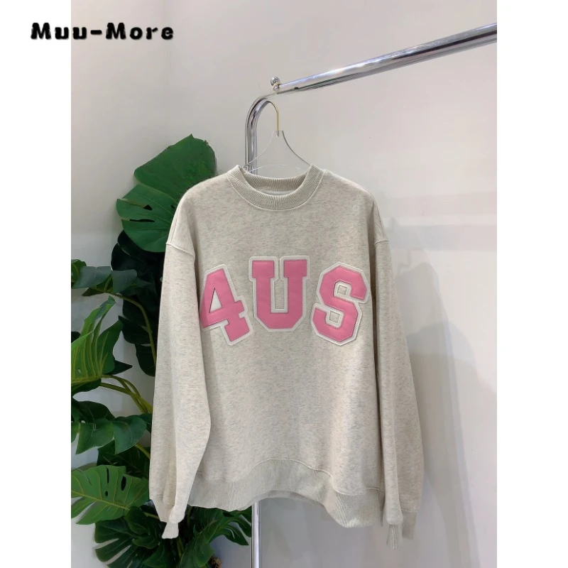 2023 Autumn Winter Korean Style Grey Patchwork Letter Embroidery Crewneck Sweatshirt for Women American Loose Thicken Warm Top
2023 Autumn Winter Korean Style Grey Patchwork Letter Embroidery Crewneck Sweatshirt for Women American Loose Thicken Warm Top