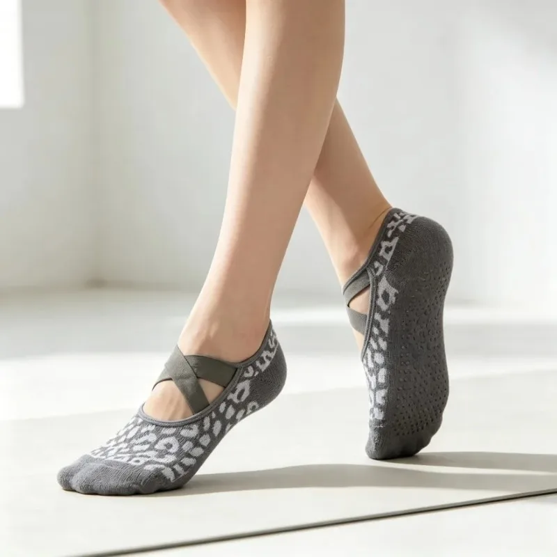 Women's Lace Crossover Strap Cotton Yoga Socks Pilates Non Slip Ballet Sock Indoor Floor Socks for Girl Sports Girl's Cute Socks
Women's Lace Crossover Strap Cotton Yoga Socks Pilates Non Slip Ballet Sock Indoor Floor Socks for Girl Sports Girl's Cute Socks