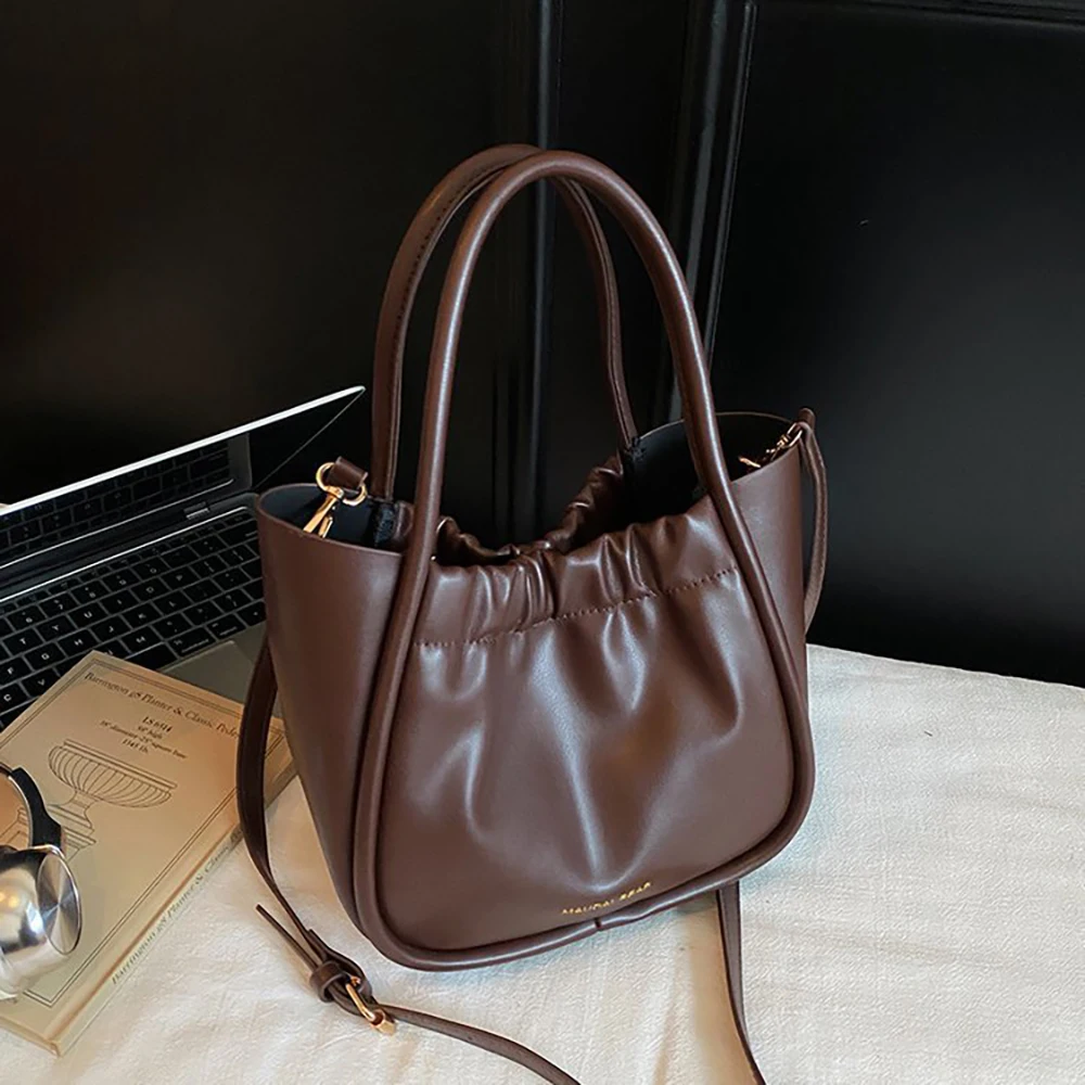 Luxury Designer Top-handle Bags Women's Square Pleated Bucket Shoulder Bags 2025 Versatile Shopping Commuting Lady Crossbody Bag
Luxury Designer Top-handle Bags Women's Square Pleated Bucket Shoulder Bags 2025 Versatile Shopping Commuting Lady Crossbody Bag