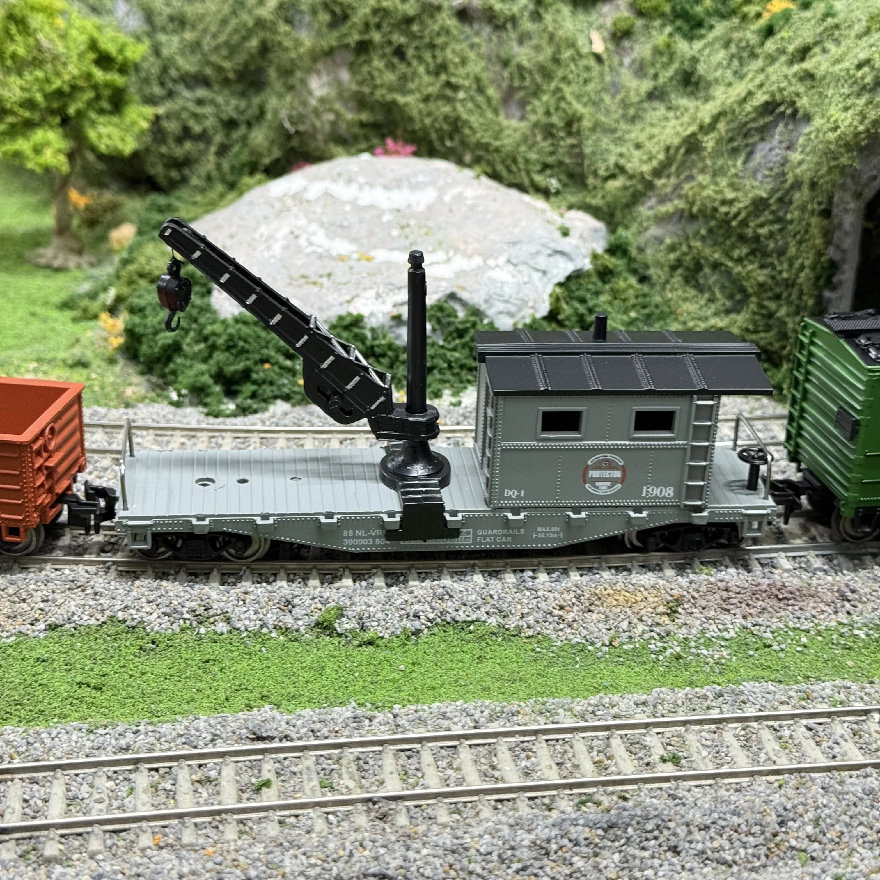 1:87 HO Scale Crane Transport Vehicle Flat Car Model Train with Steering Knuckle Coupler Metal Wheels Railroad Collectible Gift
1:87 HO Scale Crane Transport Vehicle Flat Car Model Train with Steering Knuckle Coupler Metal Wheels Railroad Collectible Gift
