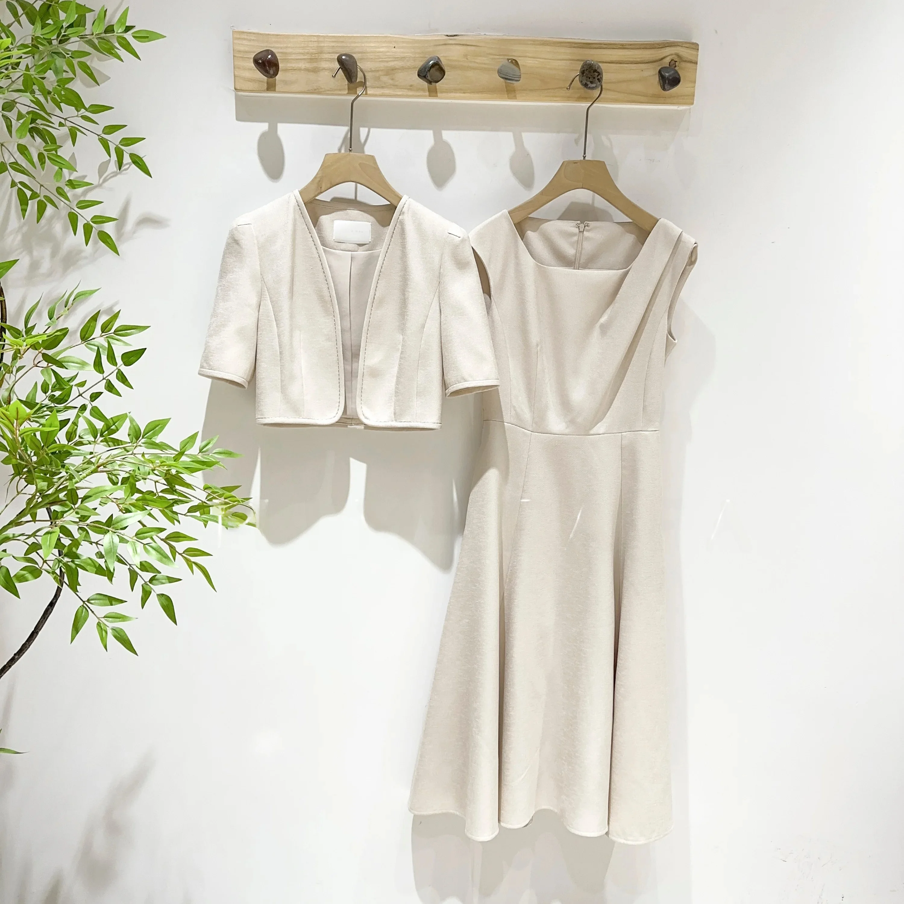 Mimifafa Summer Pure Original 26 New Dress Set High Quality Fabric Elegant Fashionable Women's Clothing Short Sleeve Two Piec...
Mimifafa Summer Pure Original 26 New Dress Set High Quality Fabric Elegant Fashionable Women's Clothing Short Sleeve Two Piec...