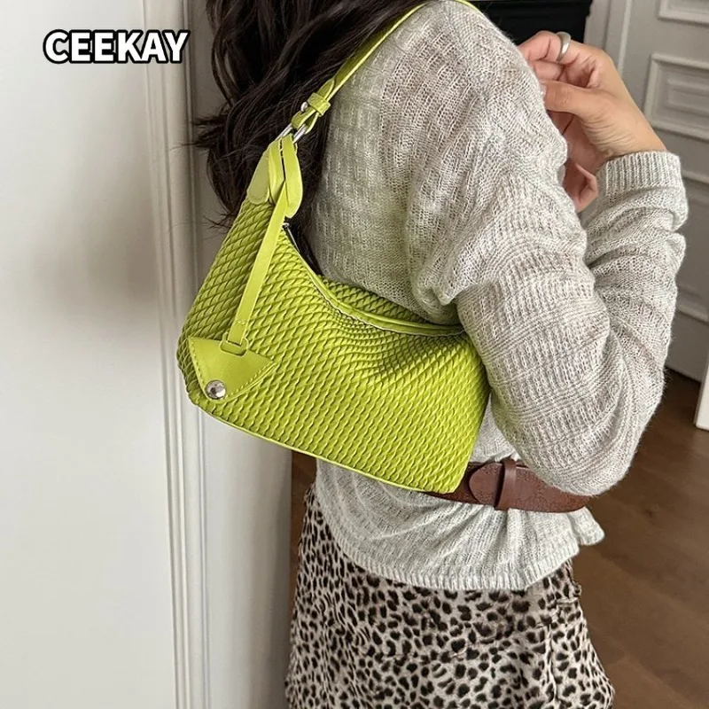 Casual Handbag with Decor Rivet Patch, Portable Trendy Shoulder Bag for Work Errands, Short Weekend Trips and Daily Styling
Casual Handbag with Decor Rivet Patch, Portable Trendy Shoulder Bag for Work Errands, Short Weekend Trips and Daily Styling