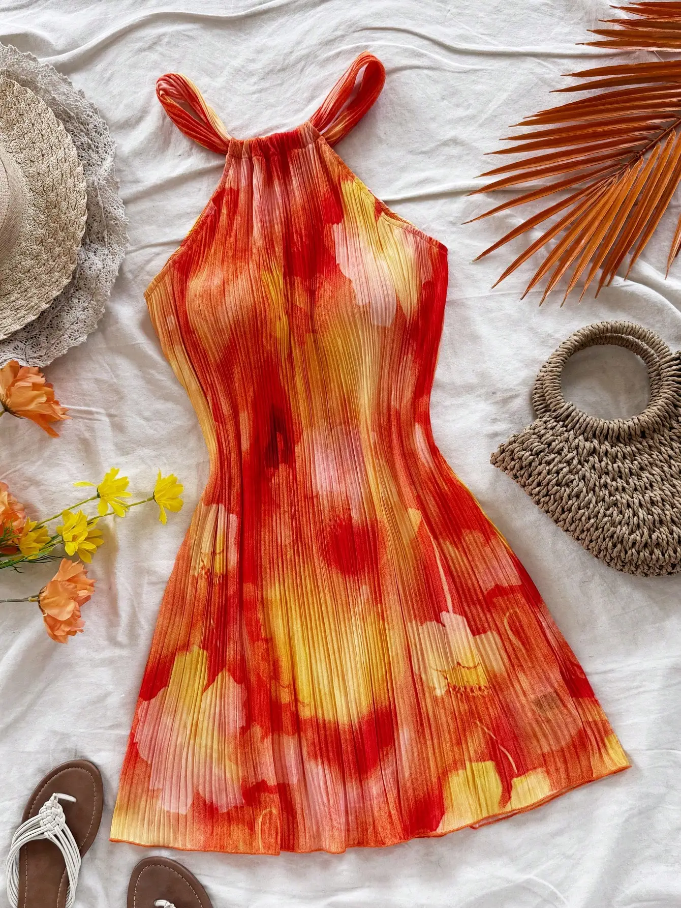 Женское мини-платье с воротником-халтером, плиссированное, с омбре-цветочным принтом, в стиле летнего отдыха
Женское мини-платье с воротником-халтером, плиссированное, с омбре-цветочным принтом, в стиле летнего отдыха