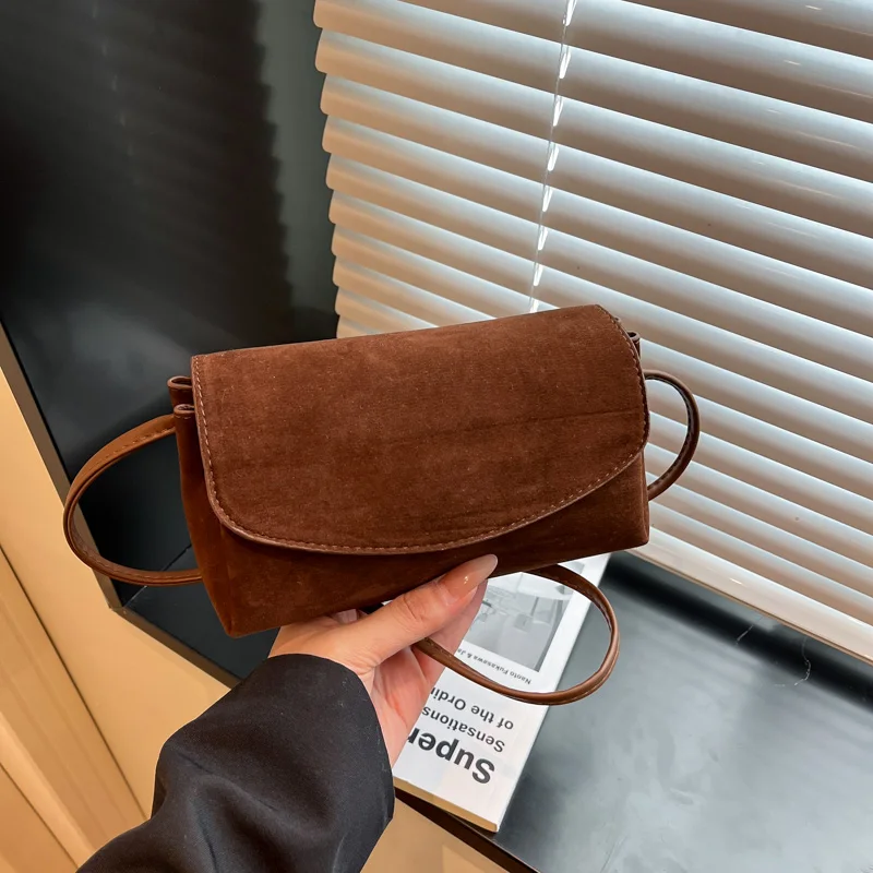 Faux Suede Large Capacity Super Popular Niche Suede Shoulder Bag for Women 2025 Hot Sale Bags Underarm Square Sweet Bags
Faux Suede Large Capacity Super Popular Niche Suede Shoulder Bag for Women 2025 Hot Sale Bags Underarm Square Sweet Bags