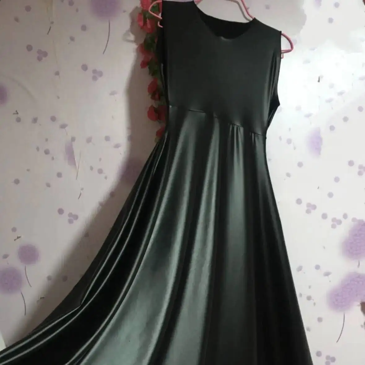 1.35m50-100kg Glossy Black Women Satin Loose Maxi Dress Sleeveless Plus Size Sexy Sleeping Robe
1.35m50-100kg Glossy Black Women Satin Loose Maxi Dress Sleeveless Plus Size Sexy Sleeping Robe