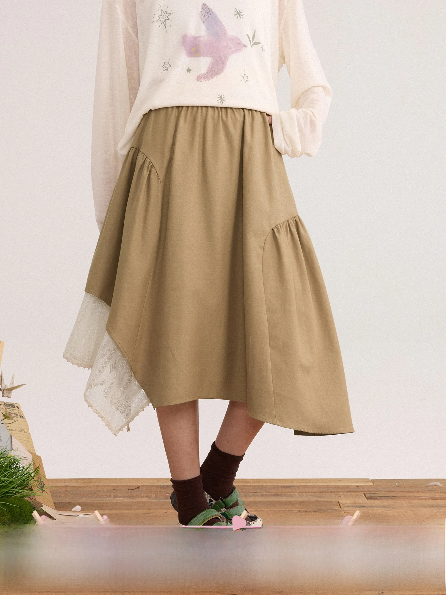 Retro Lace Splicing Asymmetrical Elastic Waist Half Skirt Personality Irregular Loose Fit Spring Season Ladies Casual Skirt
Retro Lace Splicing Asymmetrical Elastic Waist Half Skirt Personality Irregular Loose Fit Spring Season Ladies Casual Skirt