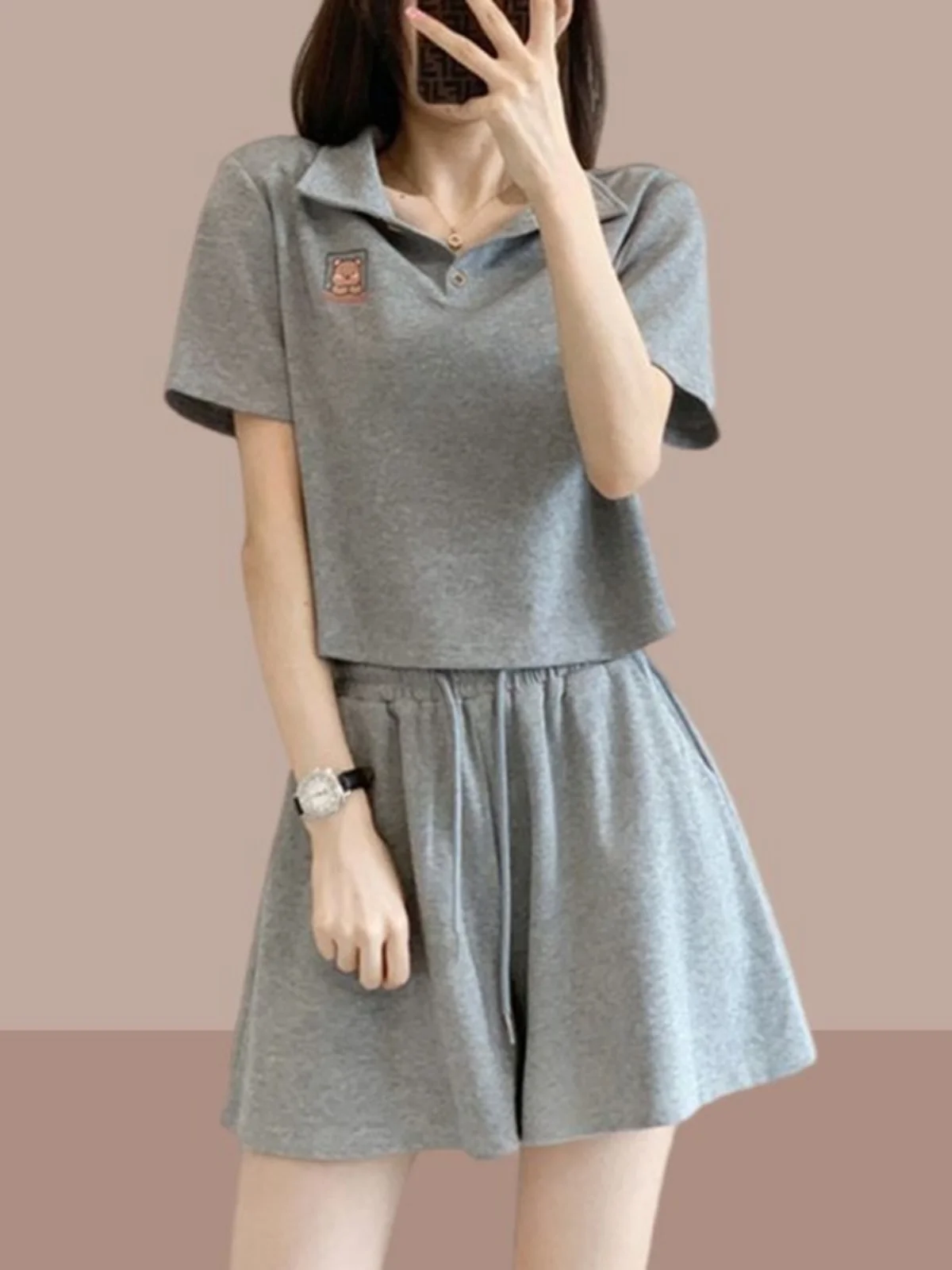 Casual Sport Anti-Aging Set for Girls Summer 2024 Loose Short Sleeve Shorts Two-Piece Set High School Students Fashionable
Casual Sport Anti-Aging Set for Girls Summer 2024 Loose Short Sleeve Shorts Two-Piece Set High School Students Fashionable