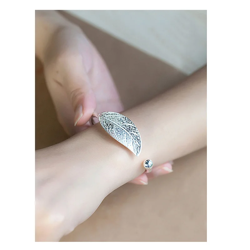 925 Sterling Silver Woman Arm Cuff Designer Bracelet Leaf Shaped Bangles For Women Party Luxury Jewelry Accessories
925 Sterling Silver Woman Arm Cuff Designer Bracelet Leaf Shaped Bangles For Women Party Luxury Jewelry Accessories