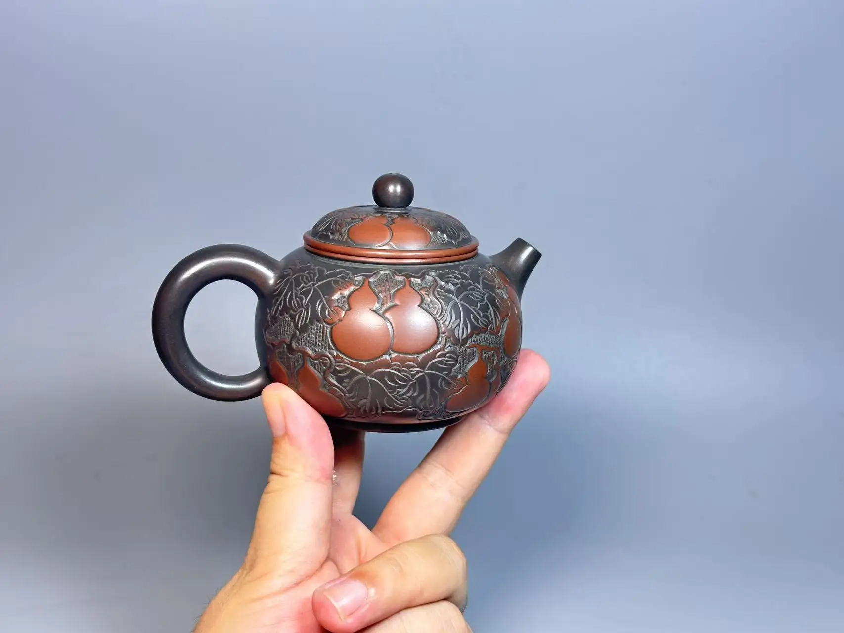 Handmade Rongtian Hulu Teapot Carving Nixing Clay Master filter Nisin customized gifts authentic theiere
Handmade Rongtian Hulu Teapot Carving Nixing Clay Master filter Nisin customized gifts authentic theiere
