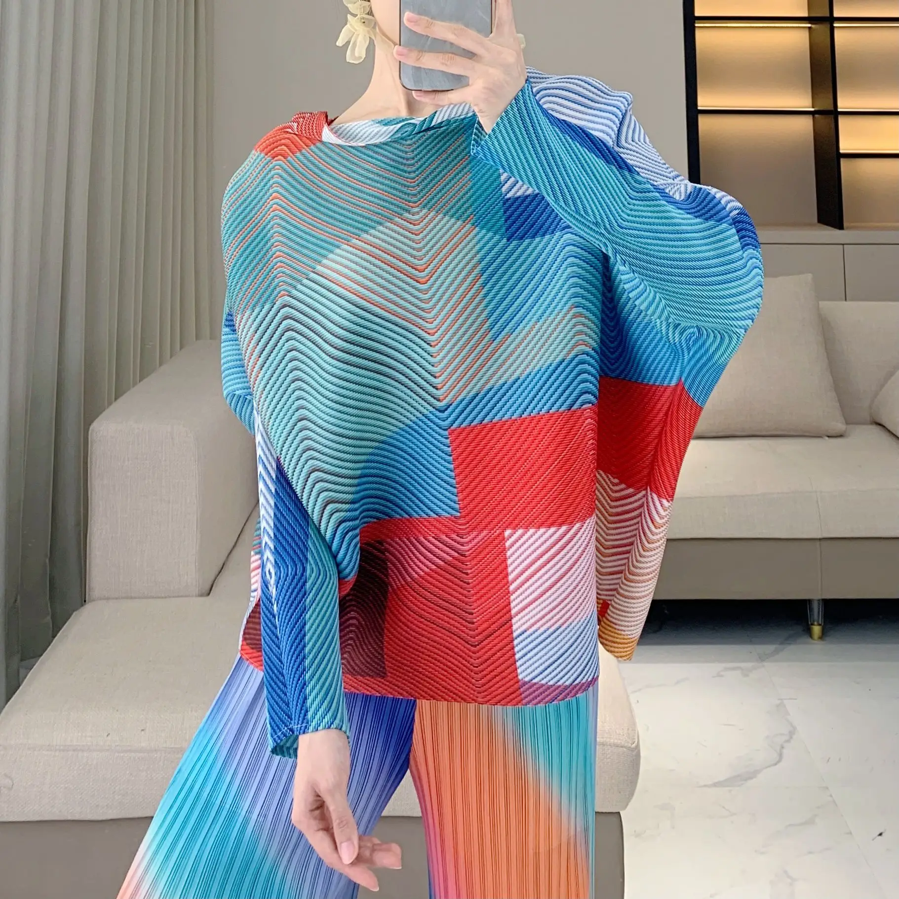 Miyake Pleated Spring/Autumn New Style 2025 Striped Long-Sleeved T-Shirt Women's Fashionable and Versatile Women's Pullover Top
Miyake Pleated Spring/Autumn New Style 2025 Striped Long-Sleeved T-Shirt Women's Fashionable and Versatile Women's Pullover Top