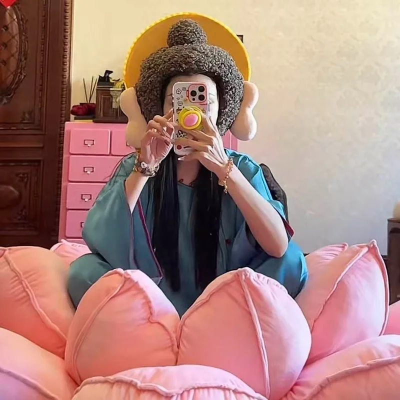 Buddha light shining cute styling head cover teddy velvet Buddha head hat lotus seat cushion
Buddha light shining cute styling head cover teddy velvet Buddha head hat lotus seat cushion