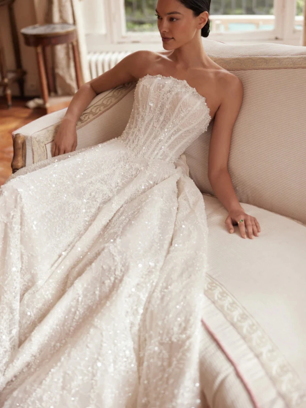 SAROULU Glamorous Dazzling Strapless Wedding Dress Customized Classy A Line Lace Up Back Bridal Gown Beaded Women Bride Wear
SAROULU Glamorous Dazzling Strapless Wedding Dress Customized Classy A Line Lace Up Back Bridal Gown Beaded Women Bride Wear