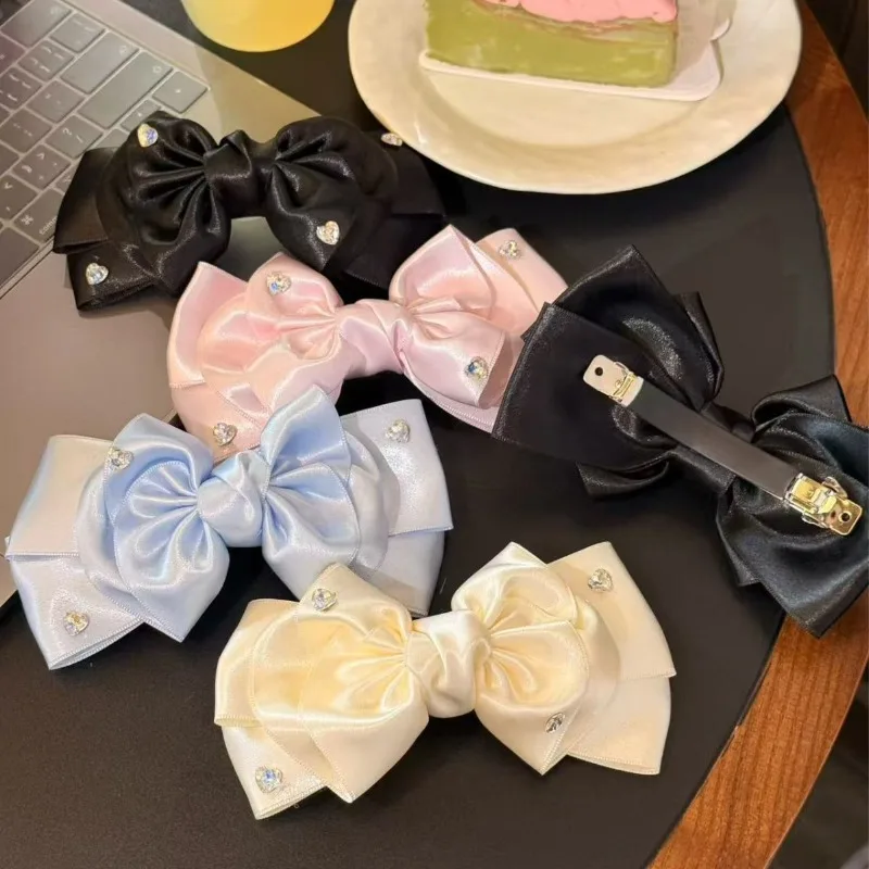 1 Piece Delicate Rhinestone Spring Hair Clip for Girl Sweet Bow Style Gentle Side Clip Niche Design Headwear Hair Pin for Women
1 Piece Delicate Rhinestone Spring Hair Clip for Girl Sweet Bow Style Gentle Side Clip Niche Design Headwear Hair Pin for Women