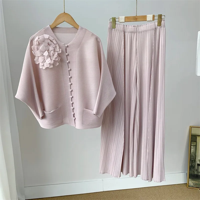 Miyake Pleated Set 2026 New Round Neck Floral Batwing Sleeve Top Shirt Draped Wide Leg Pants Commuter Casual 2-Piece Women's
Miyake Pleated Set 2026 New Round Neck Floral Batwing Sleeve Top Shirt Draped Wide Leg Pants Commuter Casual 2-Piece Women's