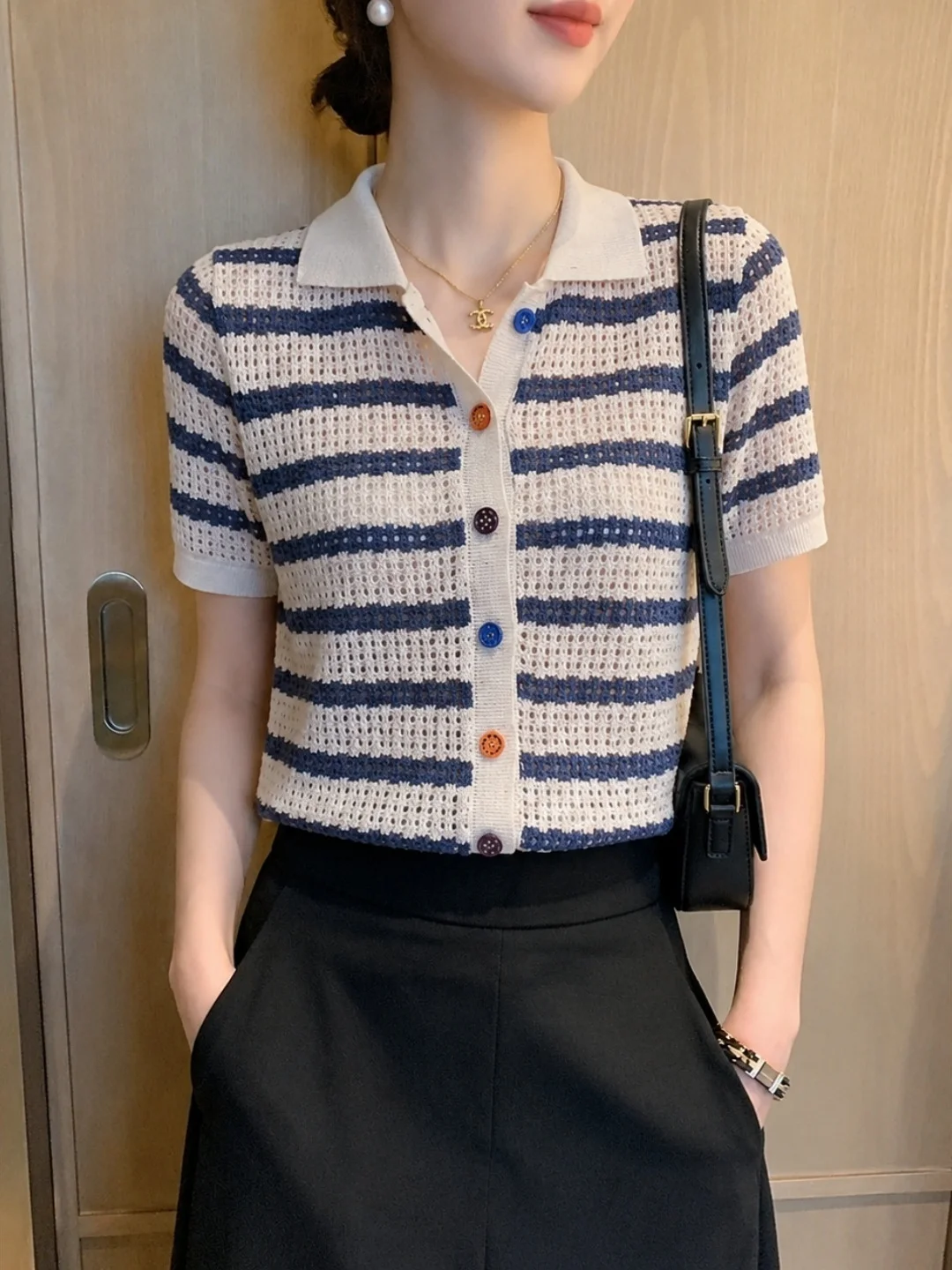 Silk Knitted Hollow out Short Sleeve Shirt Women's Single Button Fashionable Striped Top Korean Style Commute Straight Cut
Silk Knitted Hollow out Short Sleeve Shirt Women's Single Button Fashionable Striped Top Korean Style Commute Straight Cut