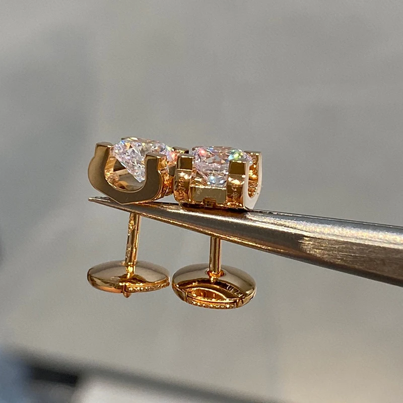 Top Quality Classic Cracow Horn Stud Earrings Small Size Single Zircon Earrings For Man And Women Unisex Jewelry
Top Quality Classic Cracow Horn Stud Earrings Small Size Single Zircon Earrings For Man And Women Unisex Jewelry