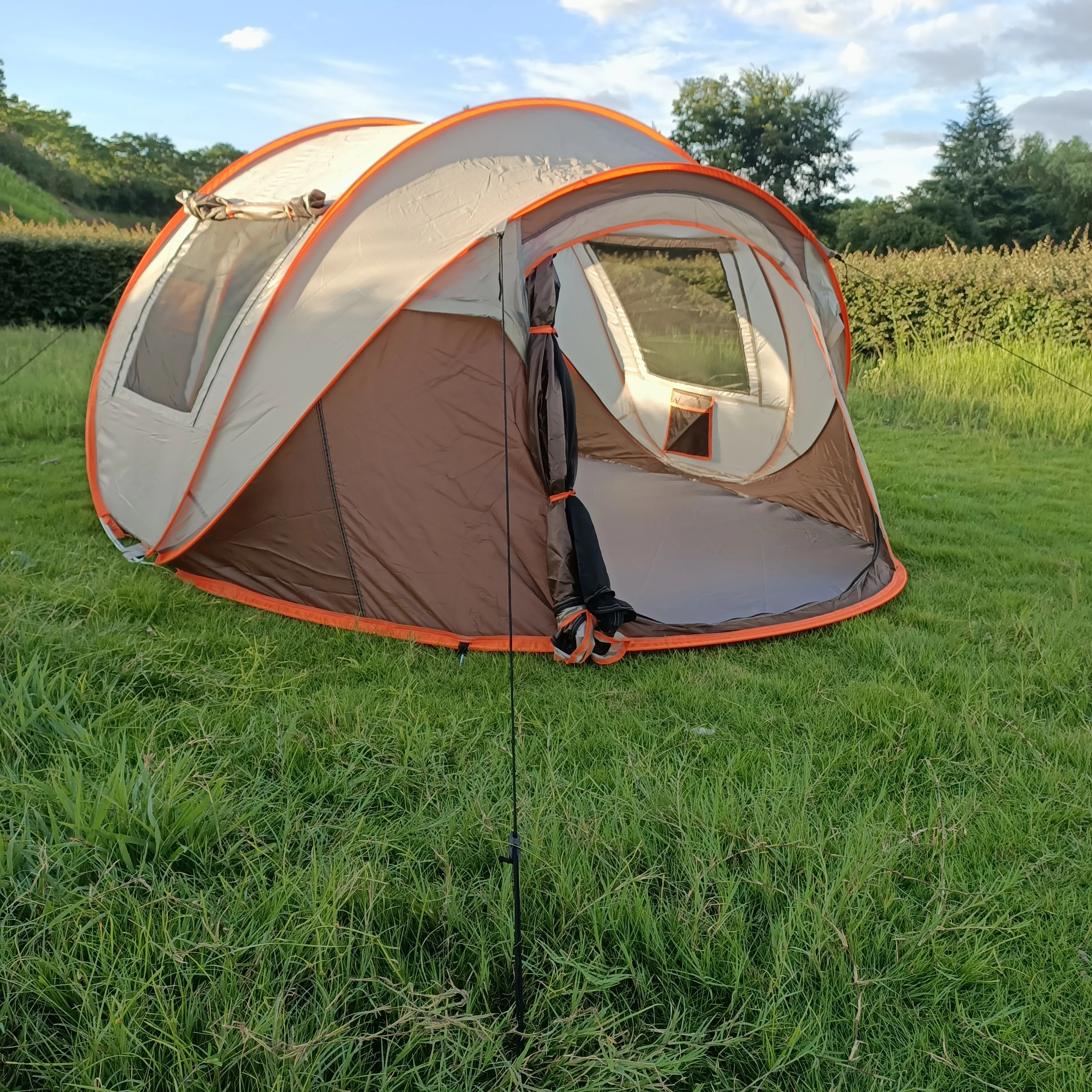 Quick-open mountaineering tent Portable quick-open camping tent Outdoor outing travel family tent
Quick-open mountaineering tent Portable quick-open camping tent Outdoor outing travel family tent