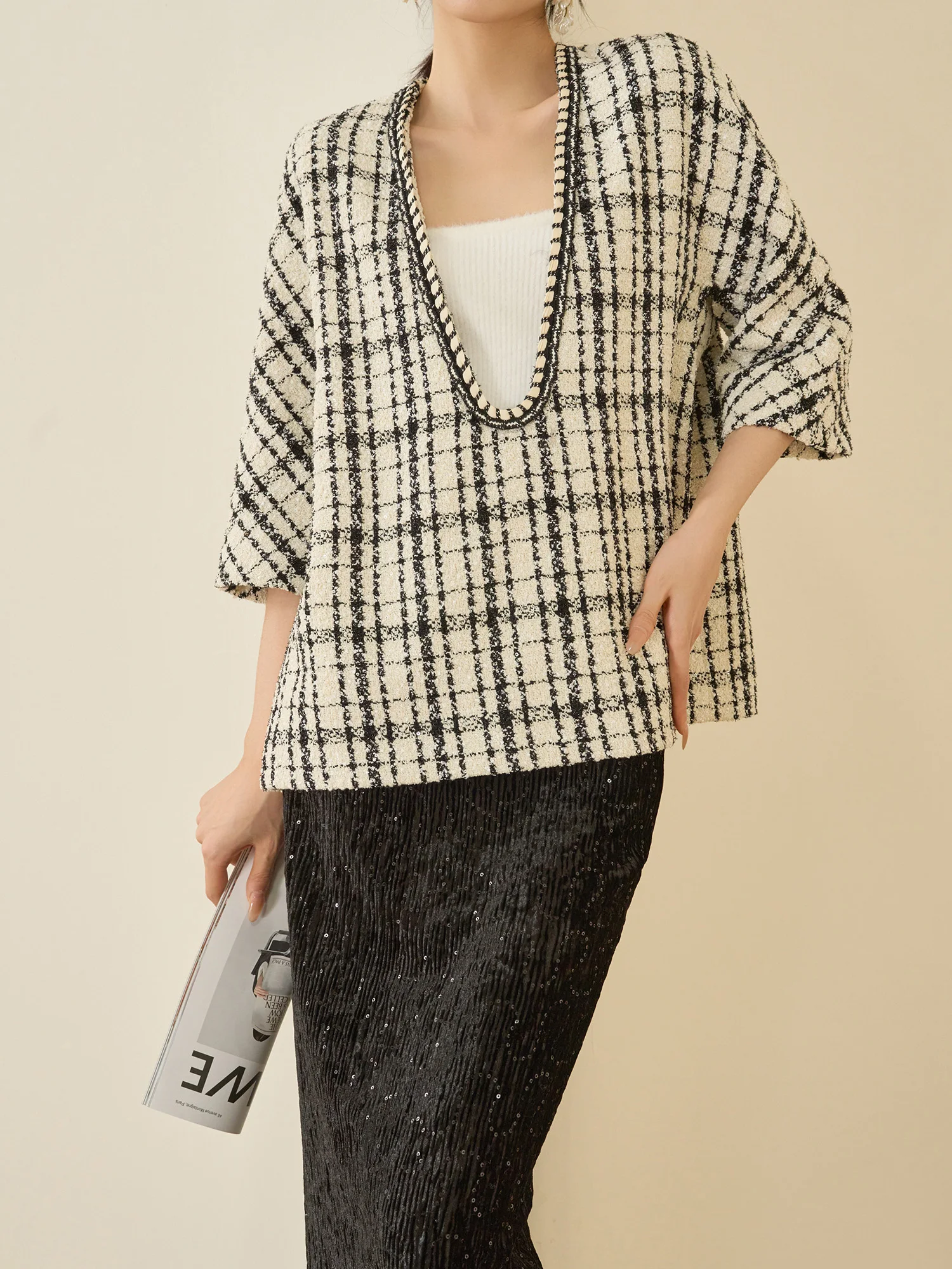 Classic Black White Plaid V-neck Small Fragrance Style Jacket Flowing Era 2026 New Arrival Trendy Commute Style Polyester Fiber
Classic Black White Plaid V-neck Small Fragrance Style Jacket Flowing Era 2026 New Arrival Trendy Commute Style Polyester Fiber