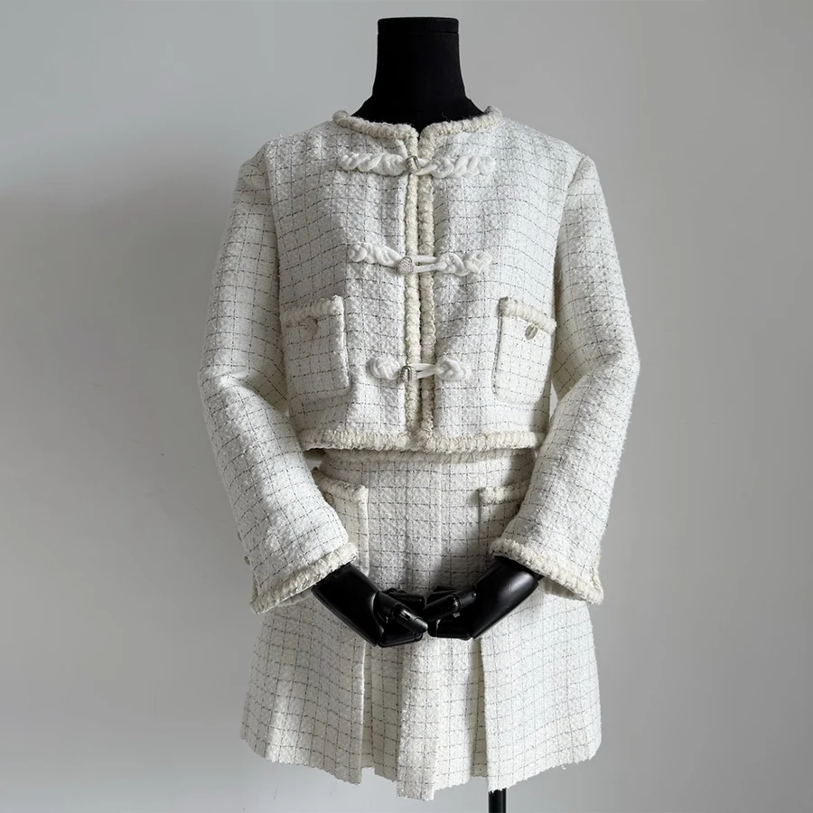 NIGO Women's High Street Embroidered Round Neck Linen Wool Spring And Autumn Long-Sleeved Coat And Casual A-Line Skirt #hz1116
NIGO Women's High Street Embroidered Round Neck Linen Wool Spring And Autumn Long-Sleeved Coat And Casual A-Line Skirt #hz1116
