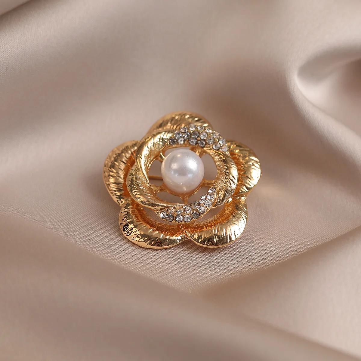 2PC fashion temperament color camellia brooch high sense light luxury women's suit jacket sweater coat pin decoration
2PC fashion temperament color camellia brooch high sense light luxury women's suit jacket sweater coat pin decoration