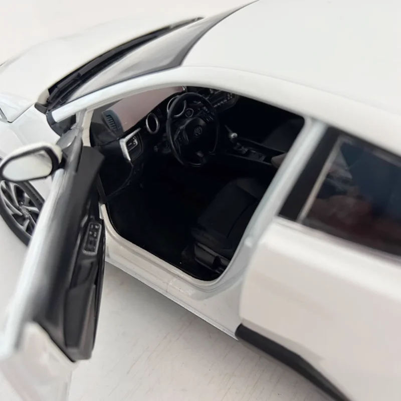 Diecast 1:18 Scale IZOA SUV White Alloy Simulation Car Model Collection Souvenir Ornaments Adult Boy Holiday Gift Display
Diecast 1:18 Scale IZOA SUV White Alloy Simulation Car Model Collection Souvenir Ornaments Adult Boy Holiday Gift Display