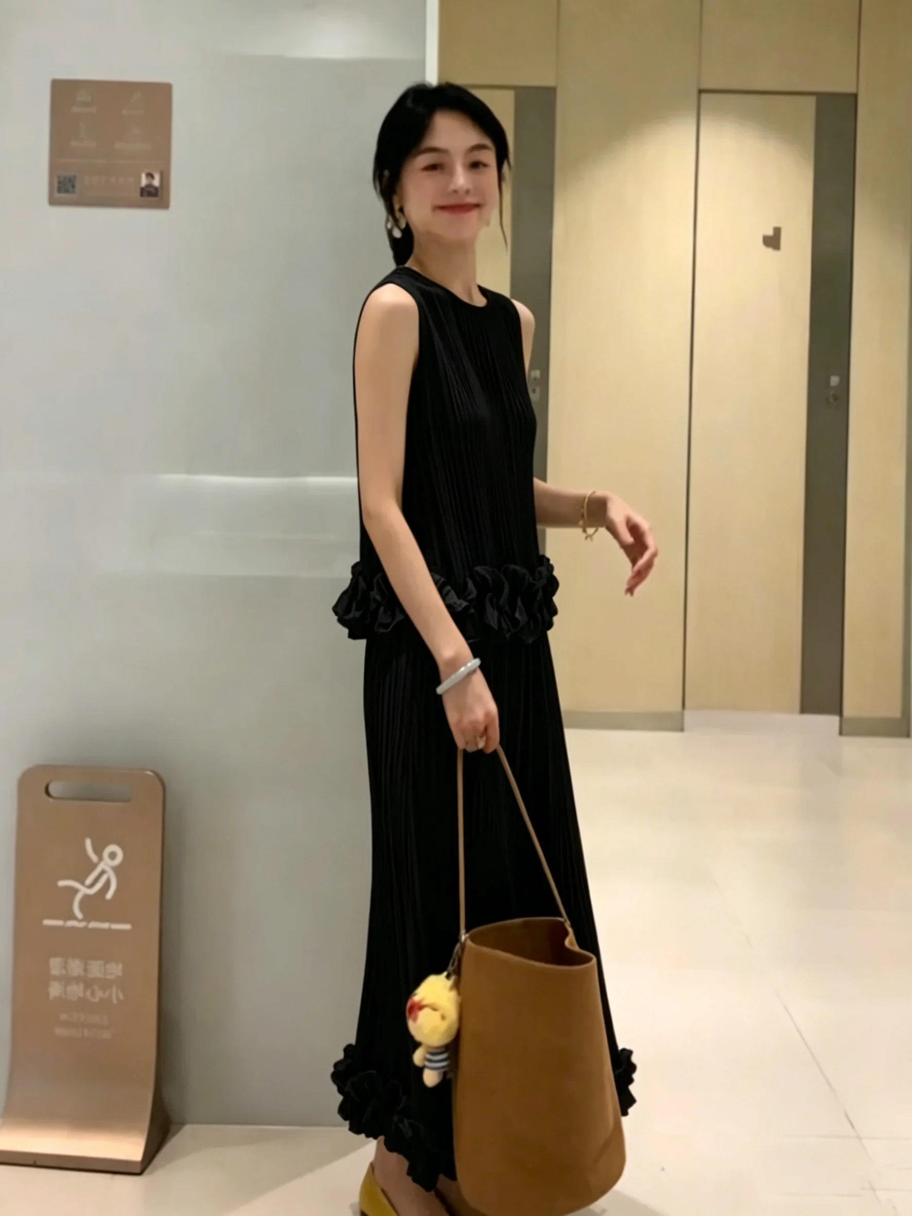 Summer Versatile Casual Style Ruffle Sleeveless Women's Two-Piece Set Three-dimensional Lace Design High-waisted Universal Fit
Summer Versatile Casual Style Ruffle Sleeveless Women's Two-Piece Set Three-dimensional Lace Design High-waisted Universal Fit