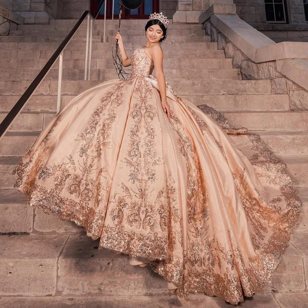 Бальное платье без рукавов цвета шампанского в форме сердца, платья Quinceanera, блестящие аппликации с блестками, кружево Sweet 15, Vestidos De XV Años
Бальное платье без рукавов цвета шампанского в форме сердца, платья Quinceanera, блестящие аппликации с блестками, кружево Sweet 15, Vestidos De XV Años