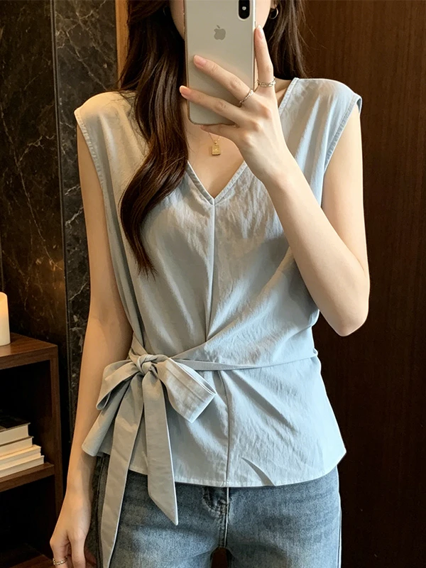 Элегантный летний женский жилет больших размеров 2026 года с V-образным вырезом, приталенный, без рукавов, для повседневной носки, в корейском стиле, из дышащей ткани
Элегантный летний женский жилет больших размеров 2026 года с V-образным вырезом, приталенный, без рукавов, для повседневной носки, в корейском стиле, из дышащей ткани