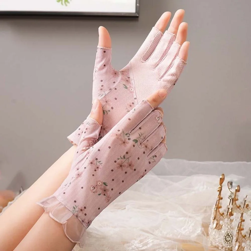 1 Pair Breathable Sunscreen Half-finger Gloves Quick Dry Thin Lace Mesh Gloves Sun Protection Floral Printed
1 Pair Breathable Sunscreen Half-finger Gloves Quick Dry Thin Lace Mesh Gloves Sun Protection Floral Printed