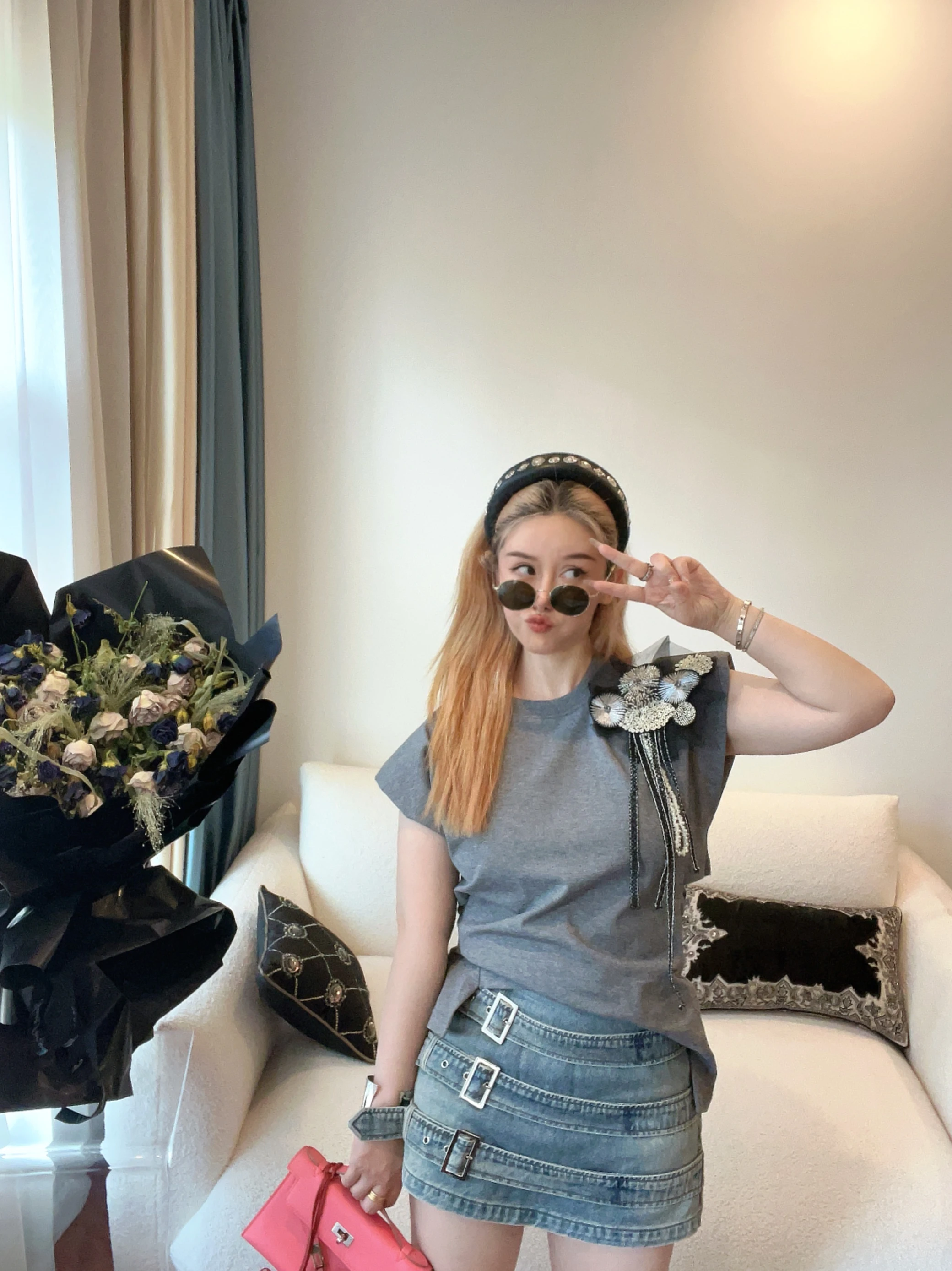 Original Heavy Embellied Flower Decoration T-irt Ba Hollow out oulder Pad Faionable Summer Casual Cotton Top
Original Heavy Embellied Flower Decoration T-irt Ba Hollow out oulder Pad Faionable Summer Casual Cotton Top