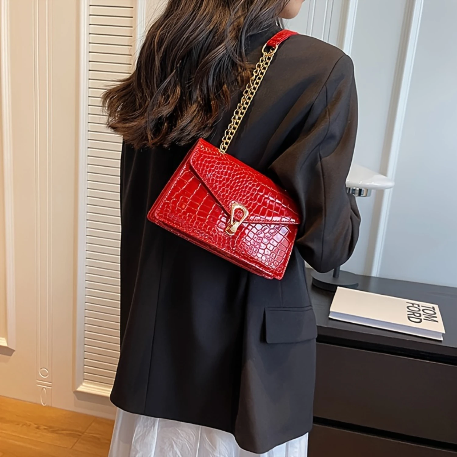 Luxury Crocodile Pattern Crossbody Bag, Women's Shoulder Bag, Elegant Chain Design Square Purse
Luxury Crocodile Pattern Crossbody Bag, Women's Shoulder Bag, Elegant Chain Design Square Purse