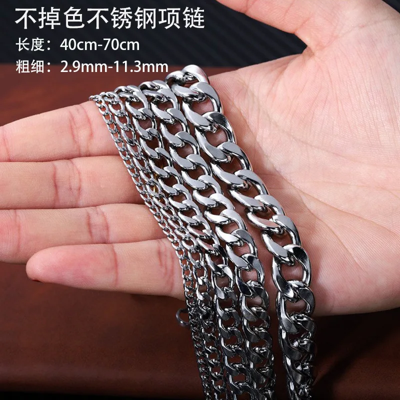 Cross-border hot-selling Cuban chain titanium steel necklace men's collarbone chain, European and American versatile
Cross-border hot-selling Cuban chain titanium steel necklace men's collarbone chain, European and American versatile