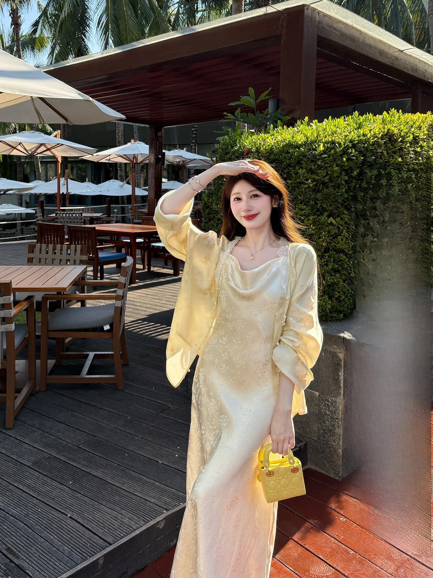 Yingcai Quality Qinguan Lace New Chinese Style Loose Women's Shirt Jacket Summer New Arrival Gold Sprinkled Traditional Top
Yingcai Quality Qinguan Lace New Chinese Style Loose Women's Shirt Jacket Summer New Arrival Gold Sprinkled Traditional Top