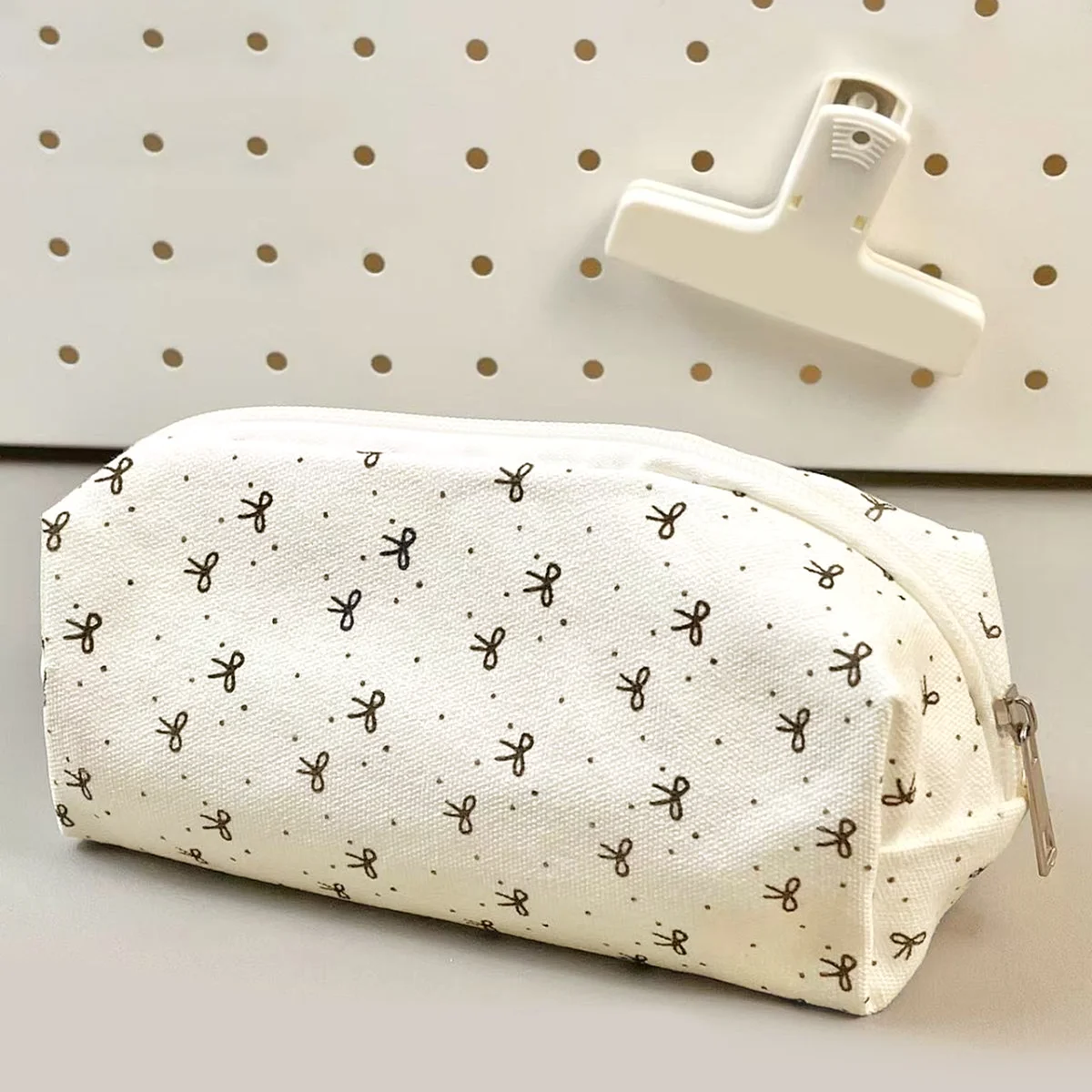 Пенал с принтом бабочек, с гладкой молнией, портативный пенал-косметичка и сумка для хранения на столе, школьные принадлежности, новогодний подарок
Пенал с принтом бабочек, с гладкой молнией, портативный пенал-косметичка и сумка для хранения на столе, школьные принадлежности, новогодний подарок